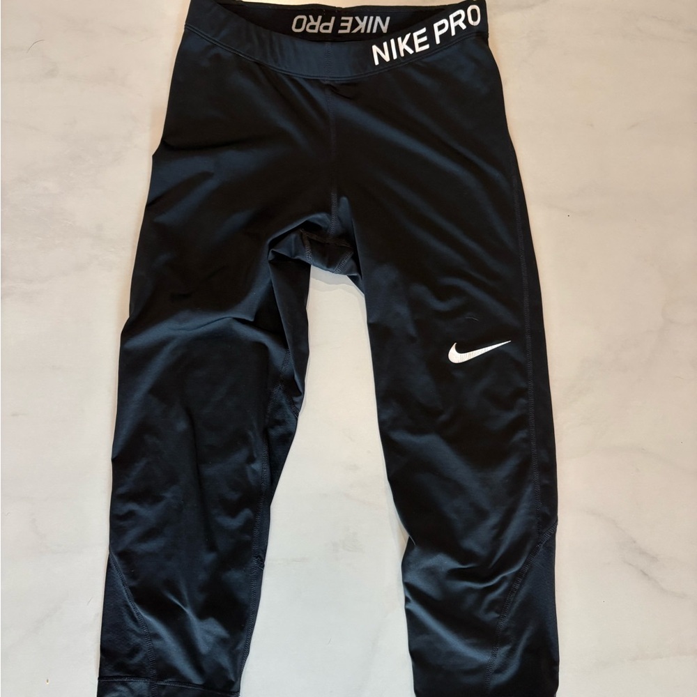 Nike Pro Black Women's Crop Training Leggings